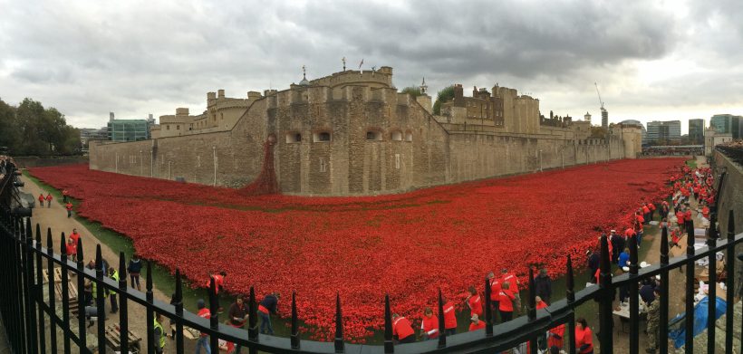 Tower of London Poppies representing the fallen soldiers from the UK and colonies in WWI