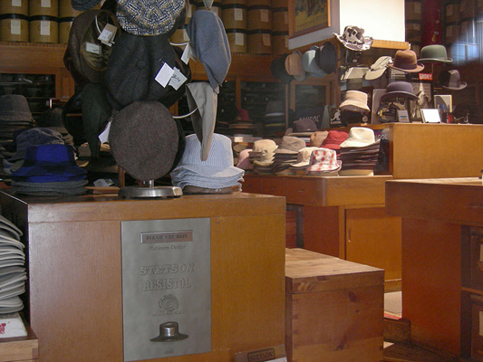 800px-bernie_utz_hats_03