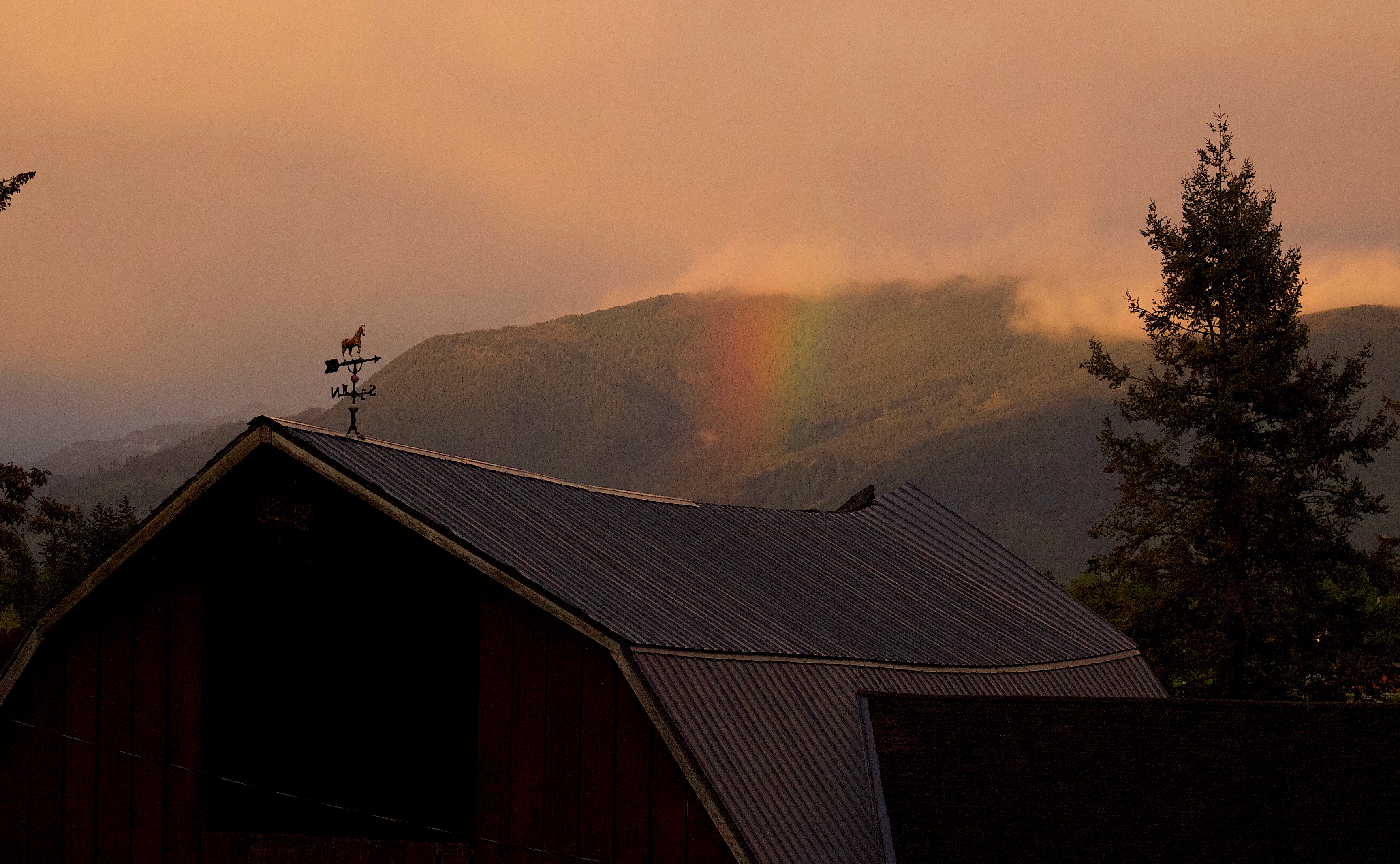 endofrainbowbarn3